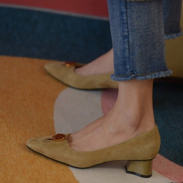 Spring 2020 small pointed middle heel Vintage commuter shoe women's shoe
