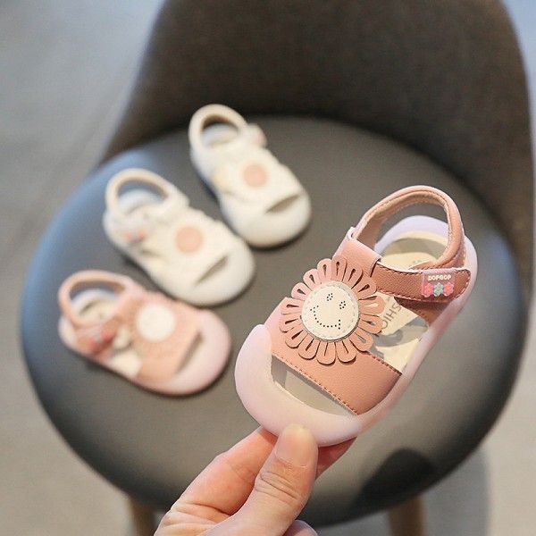 Baby walking shoes non slip soft sole 1-3 year old girl princess shoes children's Baotou sandals summer children's shoes 