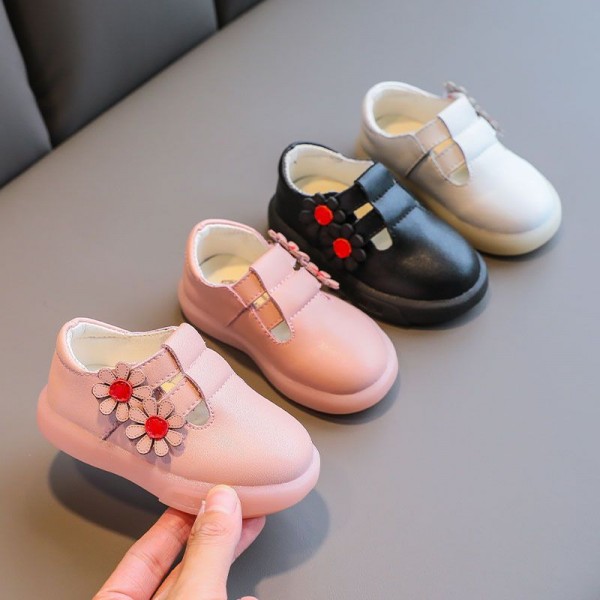 Girls' leather shoes princess shoes 2020 spring and autumn new soft sole bean shoes girls' toddler shoes