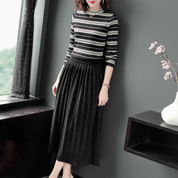 1926308-2021 autumn and winter new fashionable bright silk striped T-shirt + pleated skirt retro two piece suit