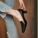 2021 spring and summer new small square head French retro simple middle mouth thick heel temperament high heels Korean women's single shoes