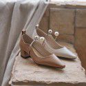 Women's shoes with small leather shoes, gentle wind fairy women's shoes, versatile, thick heel, middle heel, pearl, Korean single shoes, women's early spring 2021