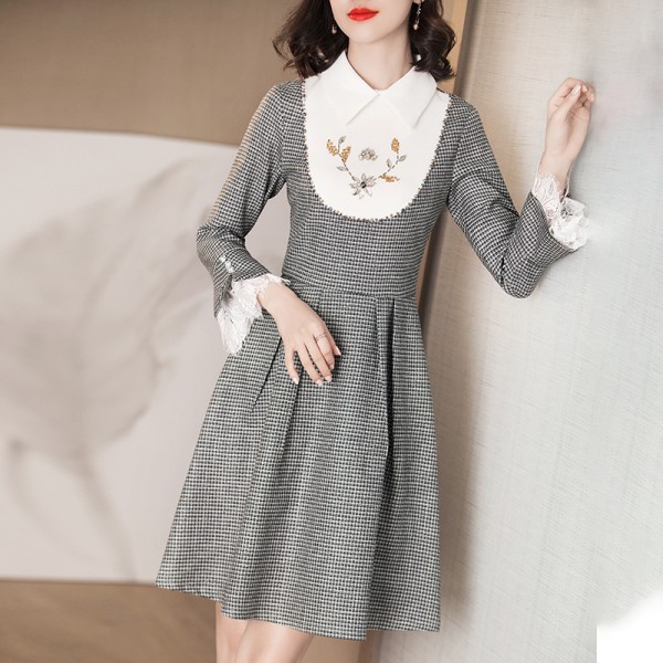 194003-2021 early spring new temperament celebrity commuting retro Plaid Nail Drill lace stitching slim fitting dress