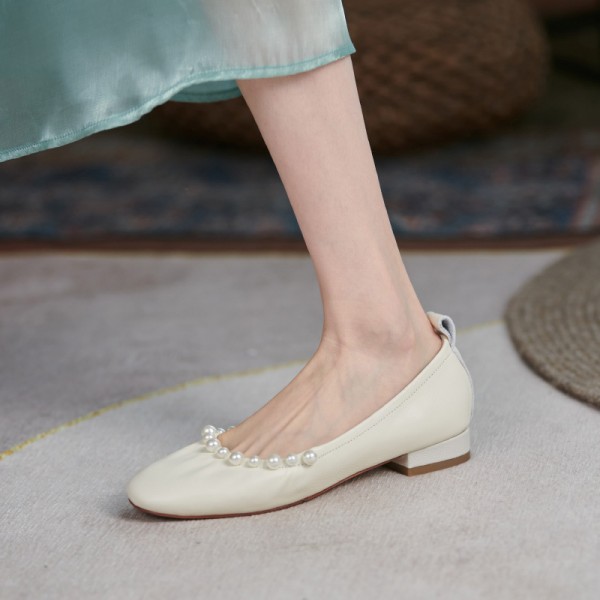 Thick heel round head women's new summer 2021 pleated pearl simple Korean shallow mouth soft sole Doudou women's single shoe
