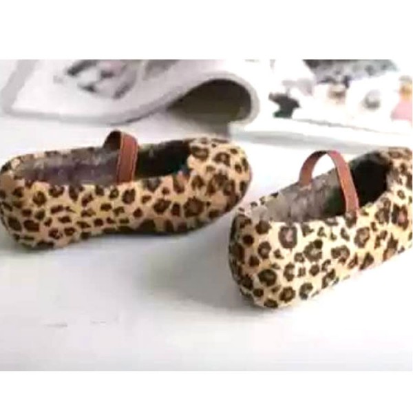 Guangzhou Children's shoes wholesale 2019 summer new super fiber leather children's sandals, men's and women's sandals one delivery