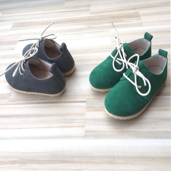 One spring and autumn leather shoes for boys and girls