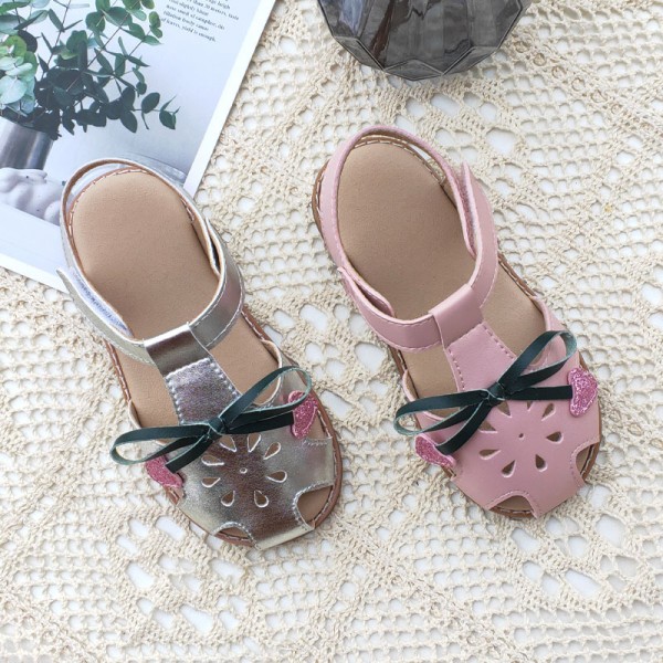 Guangzhou high grade children's shoes 2020 new Korean fresh cherry children's sandals girls' hollow Baotou Princess sandals